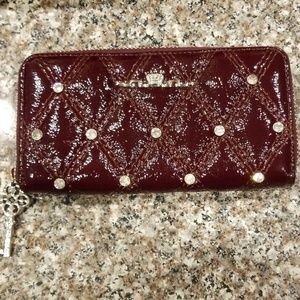 My flat in London zip wallet